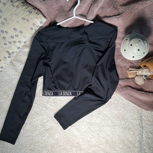 La Senza activewear crop top with lace detail - Picture 5 of 5